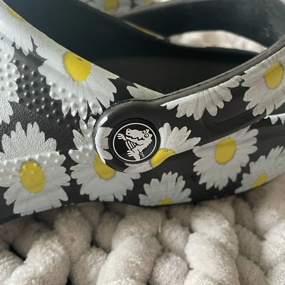 Crocs Classic Clogs with Daisy Pattern - Picture 2 of 3